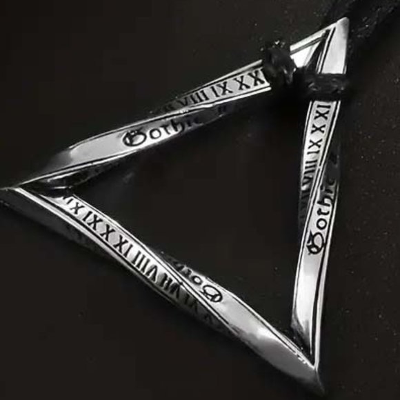 MYSTERY ROMAN NUMERAL MOBIUS TRIANGLE SILVERY PENDANT NECKLACE 42 - Picture 1 of 3